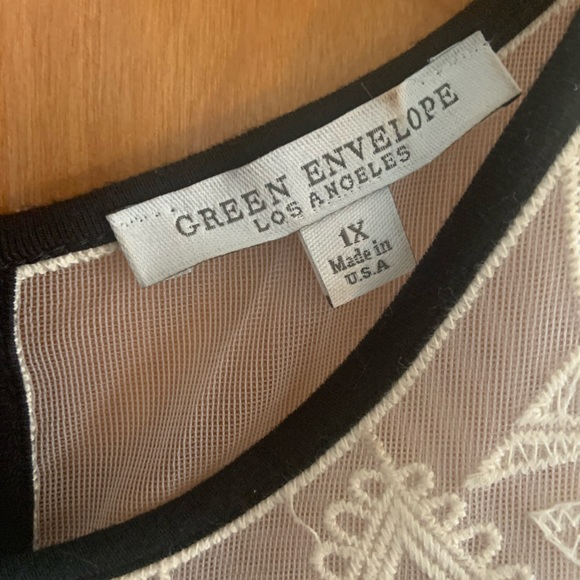 Green envelope cute top. - Picture 3 of 4